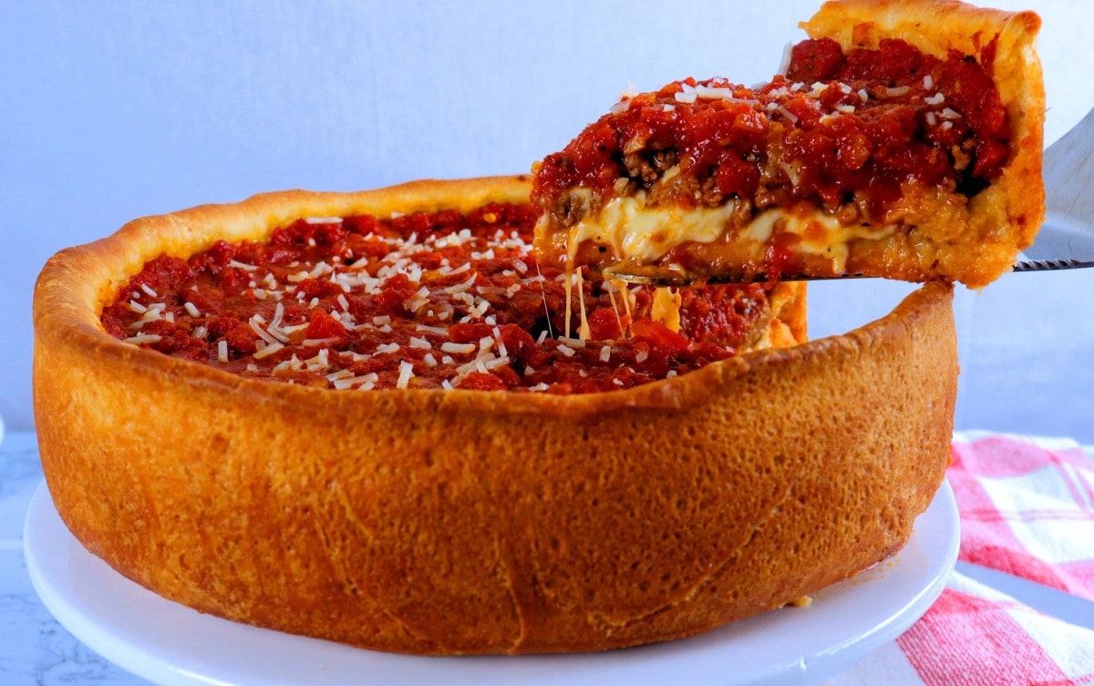 https://www.mealsbymolly.com/wp-content/uploads/2020/11/Deep-Dish-Pizza.jpg