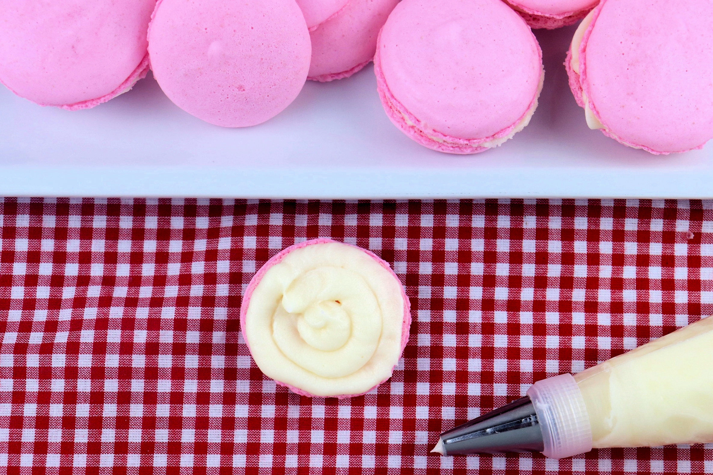 Filling Macarons with Buttercream Frosting