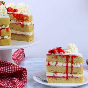 Vanilla Cake with Strawberry Filling