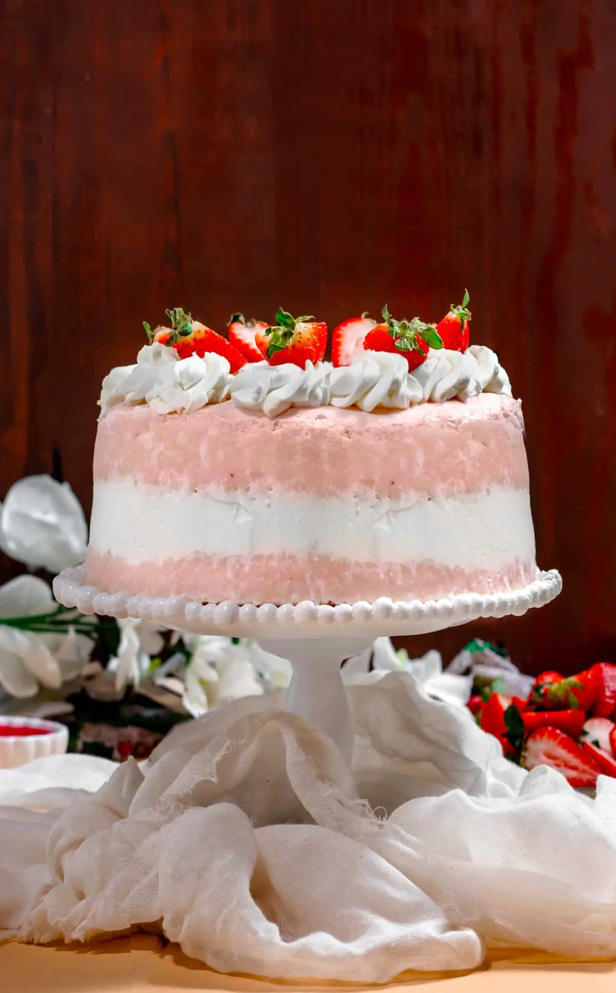 strawberry angel food cake with whipped cream
