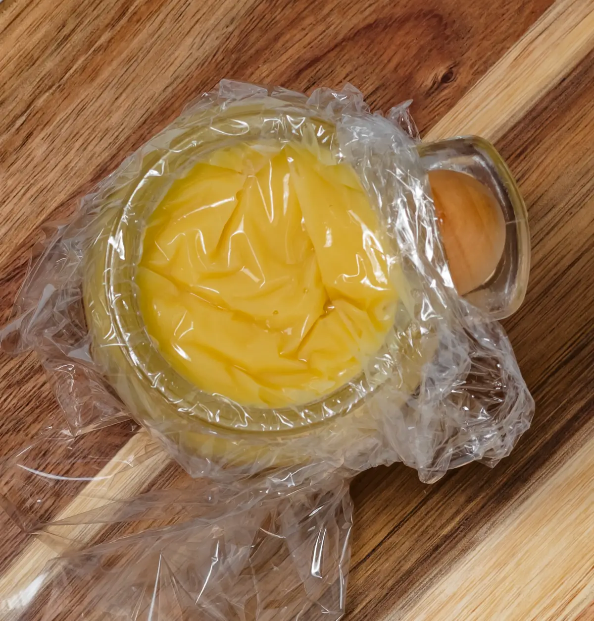cover pastry cream with plastic wrap